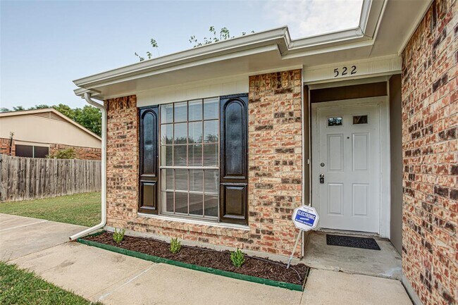 Building Photo - 522 Damon Dr