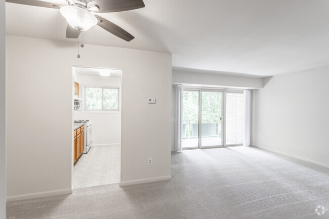 3HAB, 2BA - 1.060 ft² - Pinewood Plaza Apartments