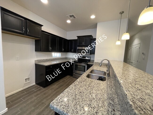 Foto del edificio - 8721 N Black Pine Dr