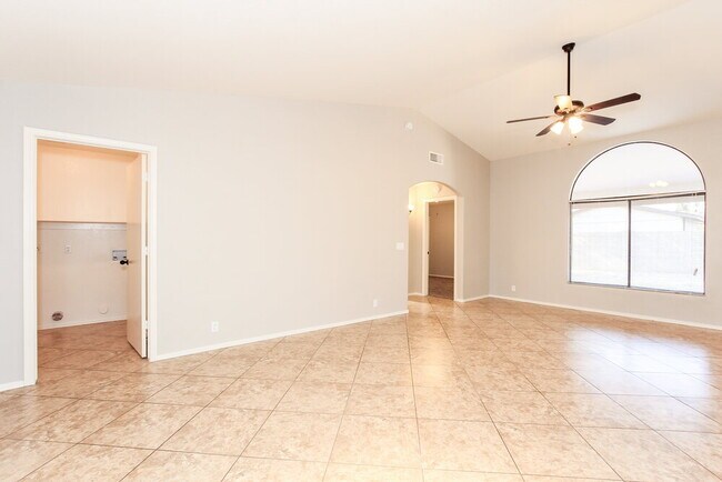 Foto del edificio - 7384 W Colter St
