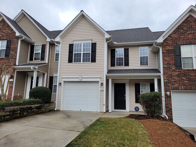 Building Photo - Great 2 Bedroom 2 Bath Townhouse