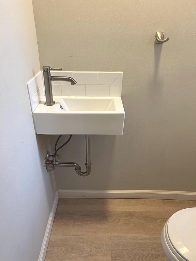 Building Photo - 1705 Tulip St