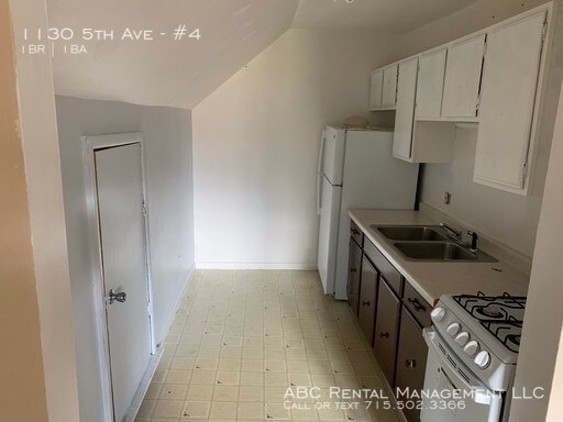 Building Photo - 1130 5th Ave