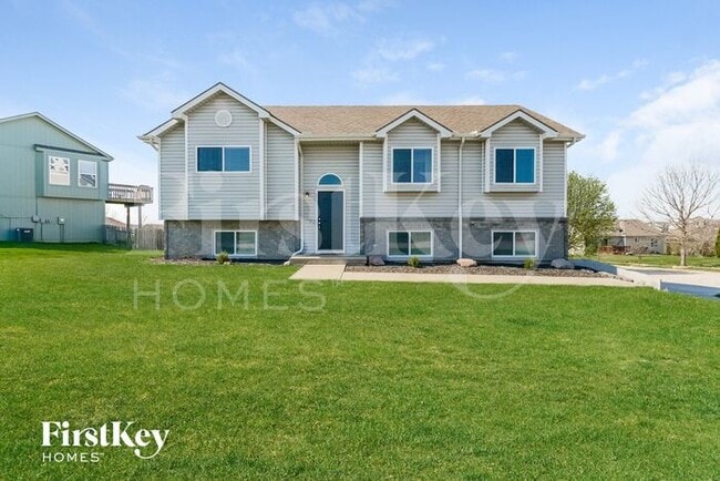 Building Photo - 9301 NE Paw Paw Dr