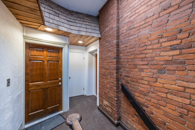 Building Photo - 109 S Main St