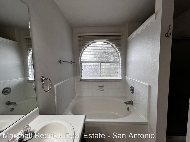Building Photo - 3 br, 2 bath House - 10302 Lion Chase