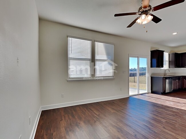 Building Photo - 975 Tan Tara Trl