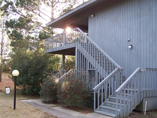 Building Photo - 435 Foxcroft Cir