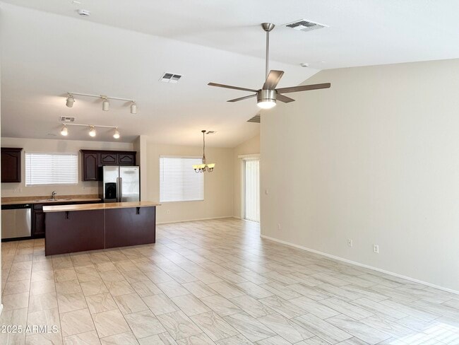Foto del edificio - 13927 W Port Royale Ln