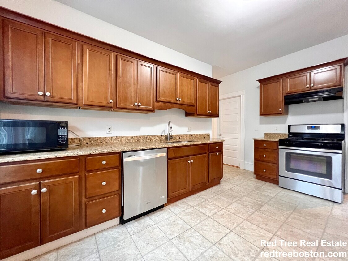 15 Romsey St Unit 2, Boston, MA 02125 Apartments in Boston, MA