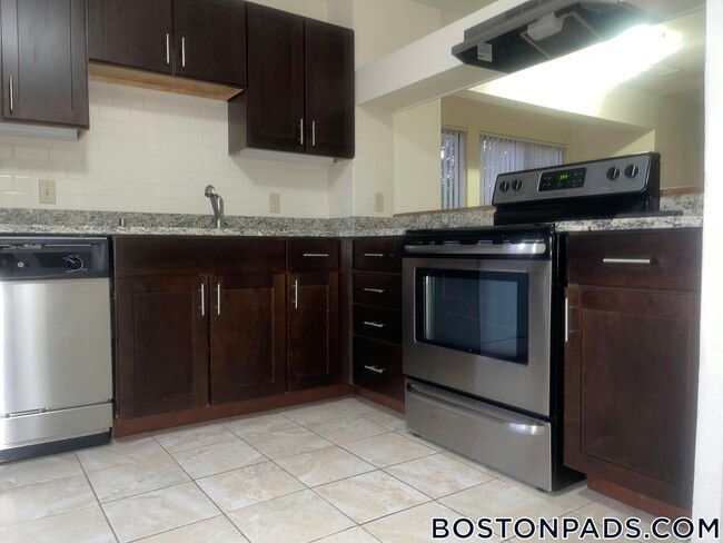 Building Photo - 140 N Beacon St