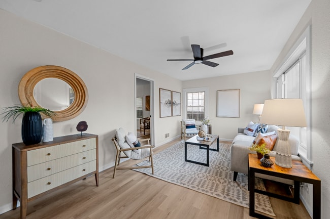 Foto del edificio - 135 E Loretta Ave