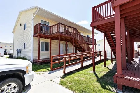 Primary Photo - 3919 Ariel Ave