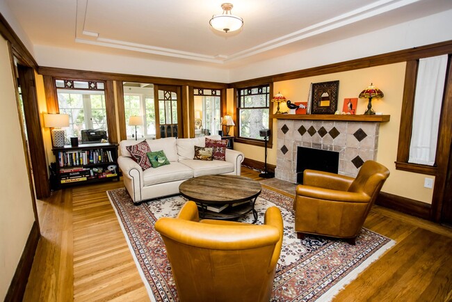 Building Photo - Beautiful Piedmont Home with Additional AD...