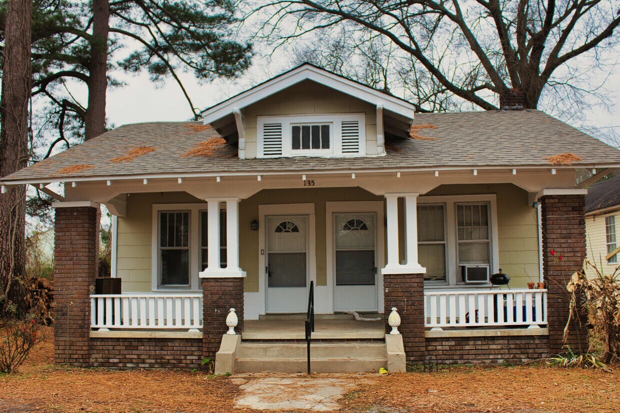 Primary Photo - 135 Hollywood Dr