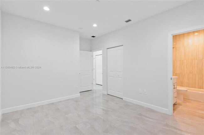 Building Photo - 5750 SW 44th St