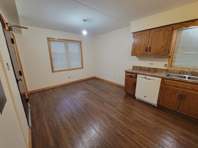 Foto del edificio - 16524 Crescent Ave