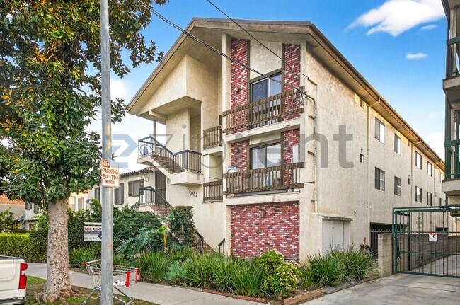 Foto del edificio - 1004 E Garfield Ave