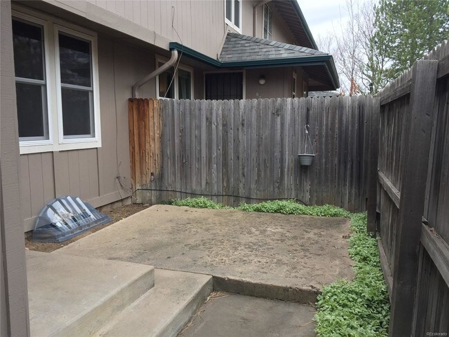 Building Photo - 8739 E Roundtree Ave