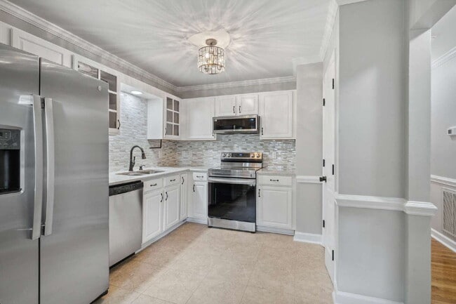 Building Photo - Stunning North Raleigh Townhome