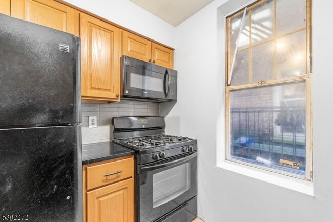 Foto del edificio - 250 Clendenny Ave