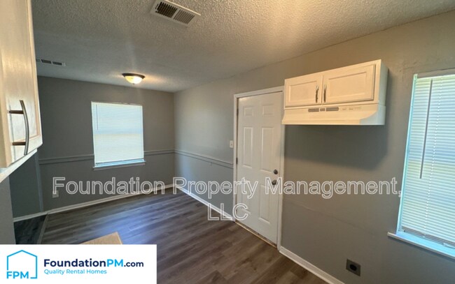 Building Photo - 2536 Sunny Hill Dr