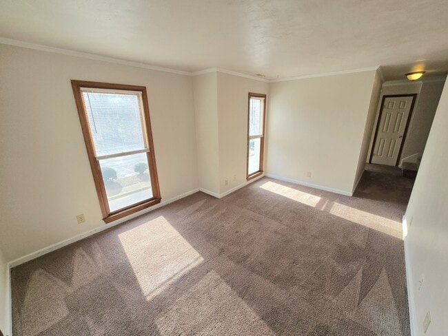 Building Photo - 2-STORY CONDO IN HEART OF PORTSMOUTH! 2 BED/2 BATH!