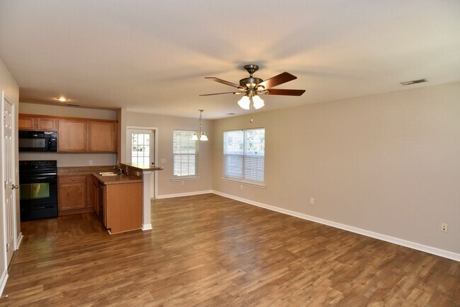 Foto del edificio - Three Bed, 2 1/2 Baths At The Highlands In...