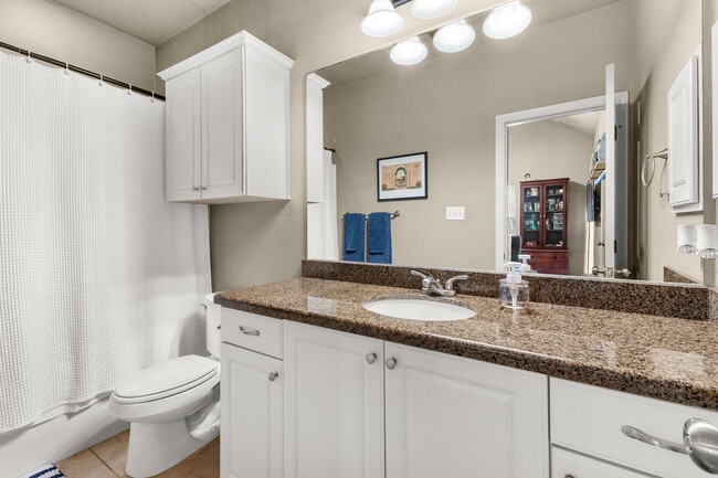 Foto del edificio - 3825 Silverthorne Ln