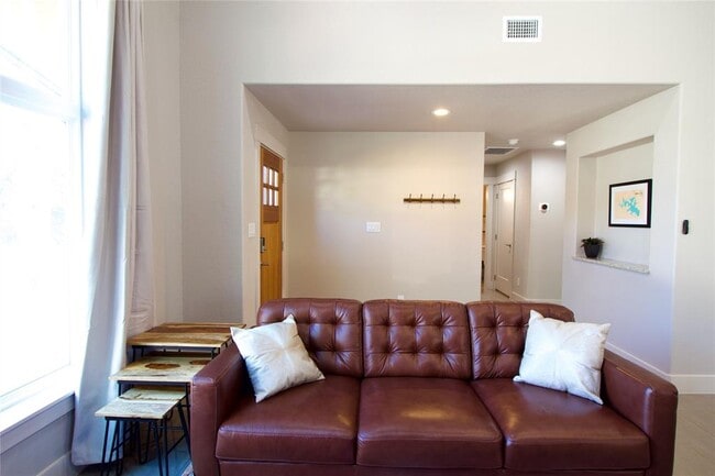 Building Photo - 1240 Canyon Shores