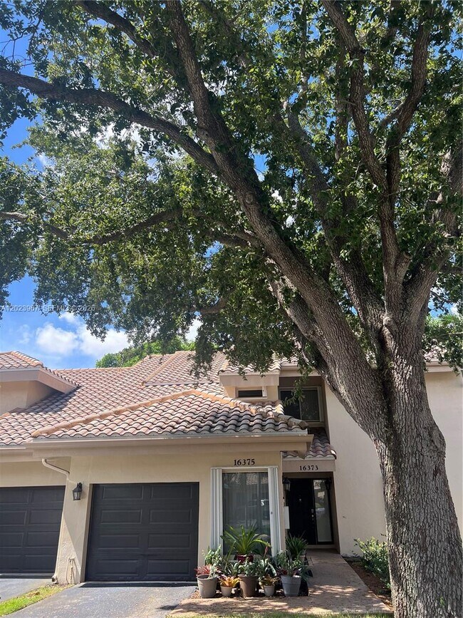 Foto del edificio - 16373 Malibu Dr
