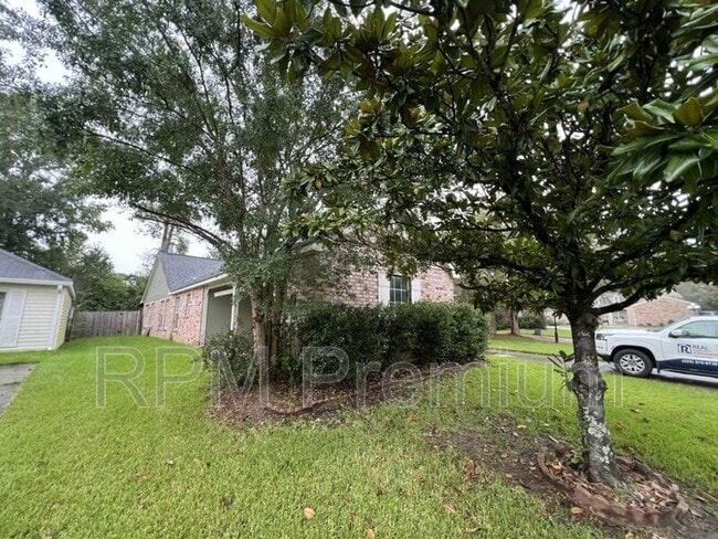 Building Photo - 532 Fawn Lake Dr