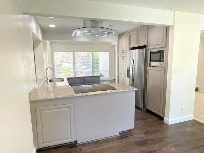 Building Photo - Beautiful Custom Home In Great Cul-De-Sac ...