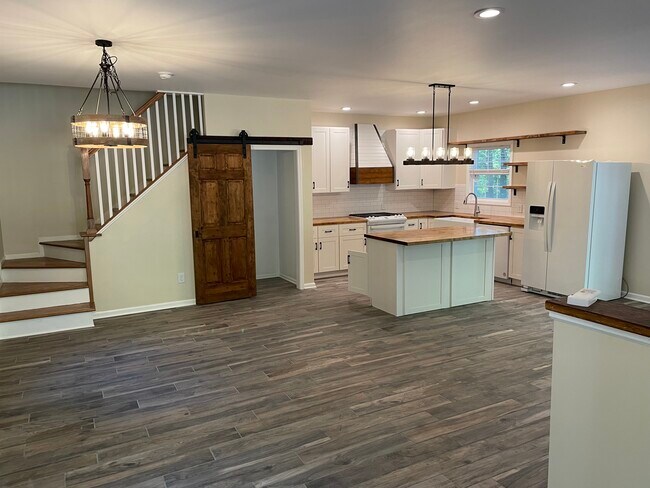 Building Photo - 400 Britton Dr