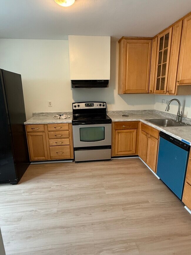 Building Photo - 3 Bedrooms - 4 Bathrooms, 21208