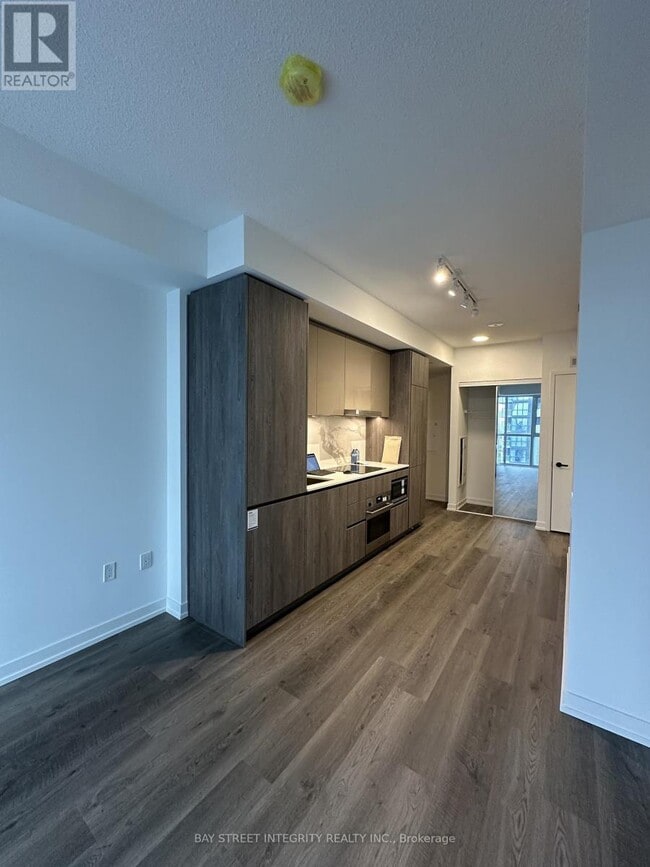 Building Photo - 8 Interchange Wy