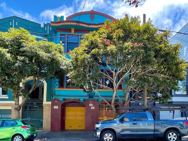 Foto del edificio - 1BR/1BA Garden Apartment! Laundry! Storage...