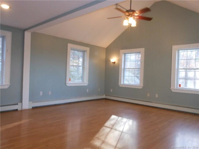 Foto del edificio - 993 Pleasant Valley Rd N