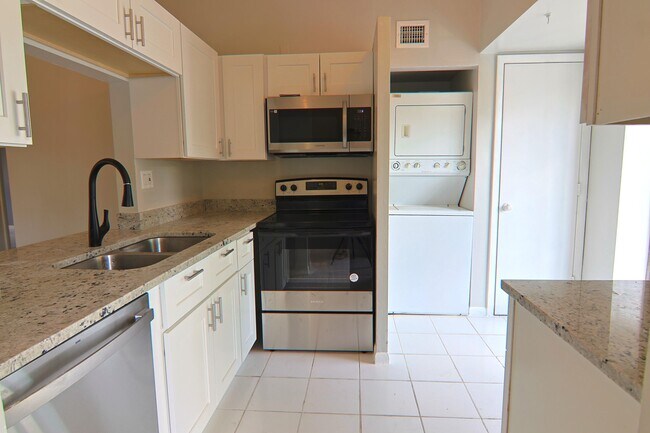 Building Photo - 719 Gardens Dr