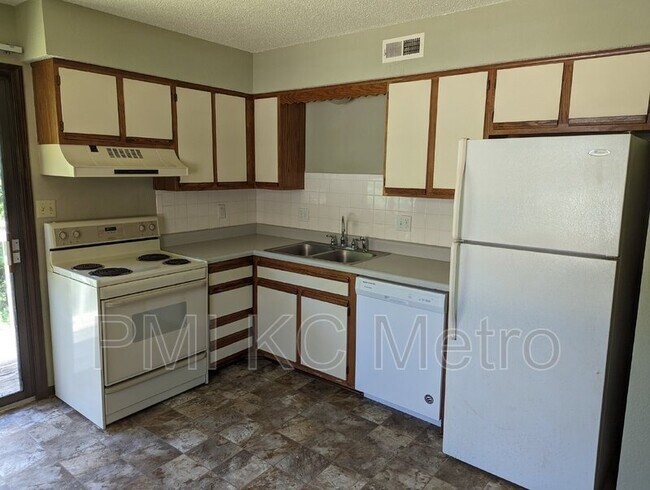 Foto del edificio - 1020 NE Lindsay Ave