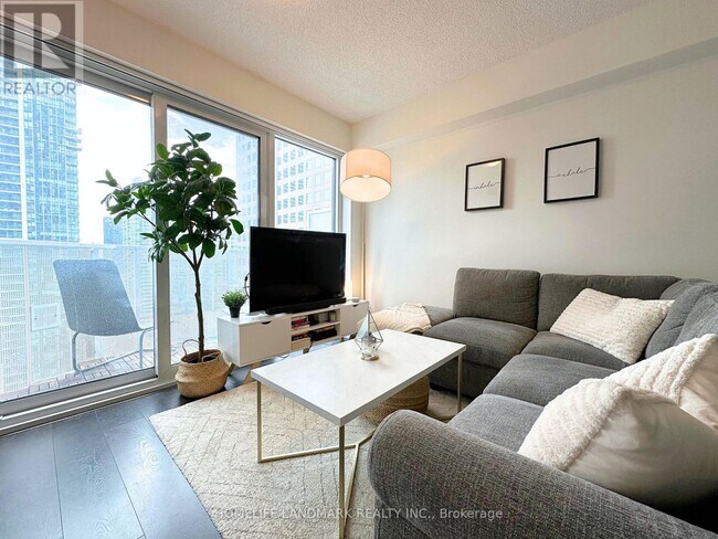 Building Photo - 88 Harbour St