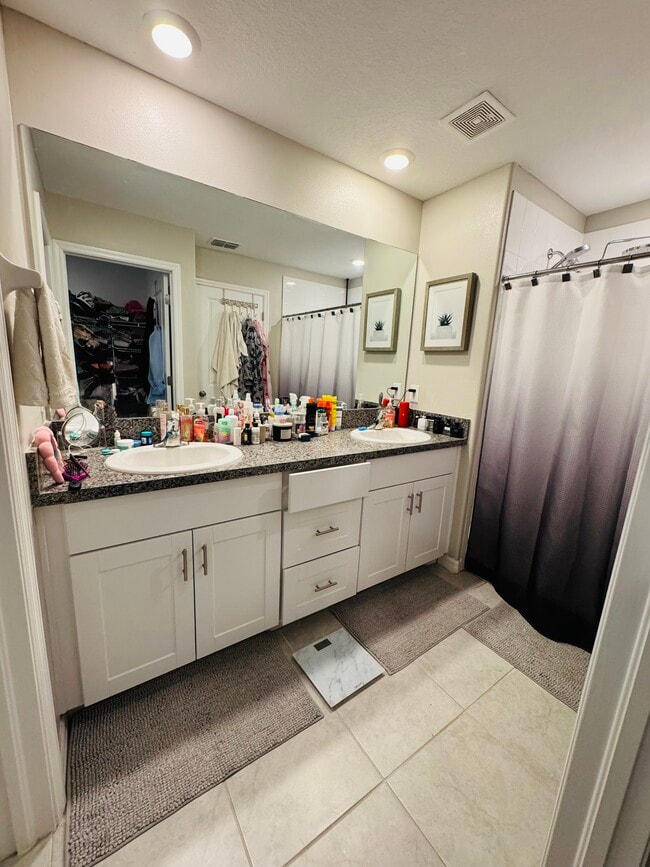 Foto del edificio - 7335 Canterbury Bells Ct