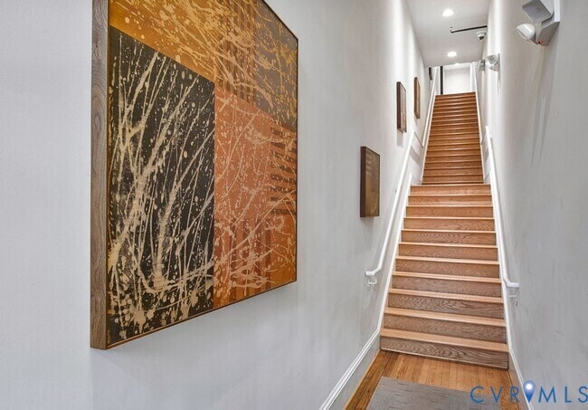 Building Photo - 105 E Broad St