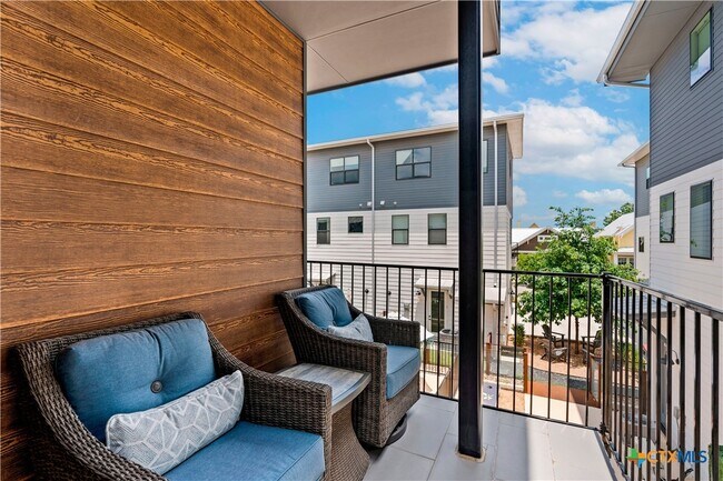 Foto del edificio - 1208 N Academy Ave