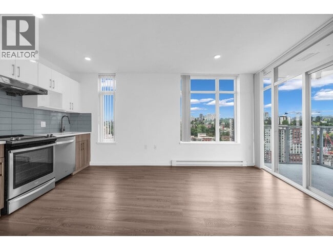 Building Photo - 900 Carnarvon St