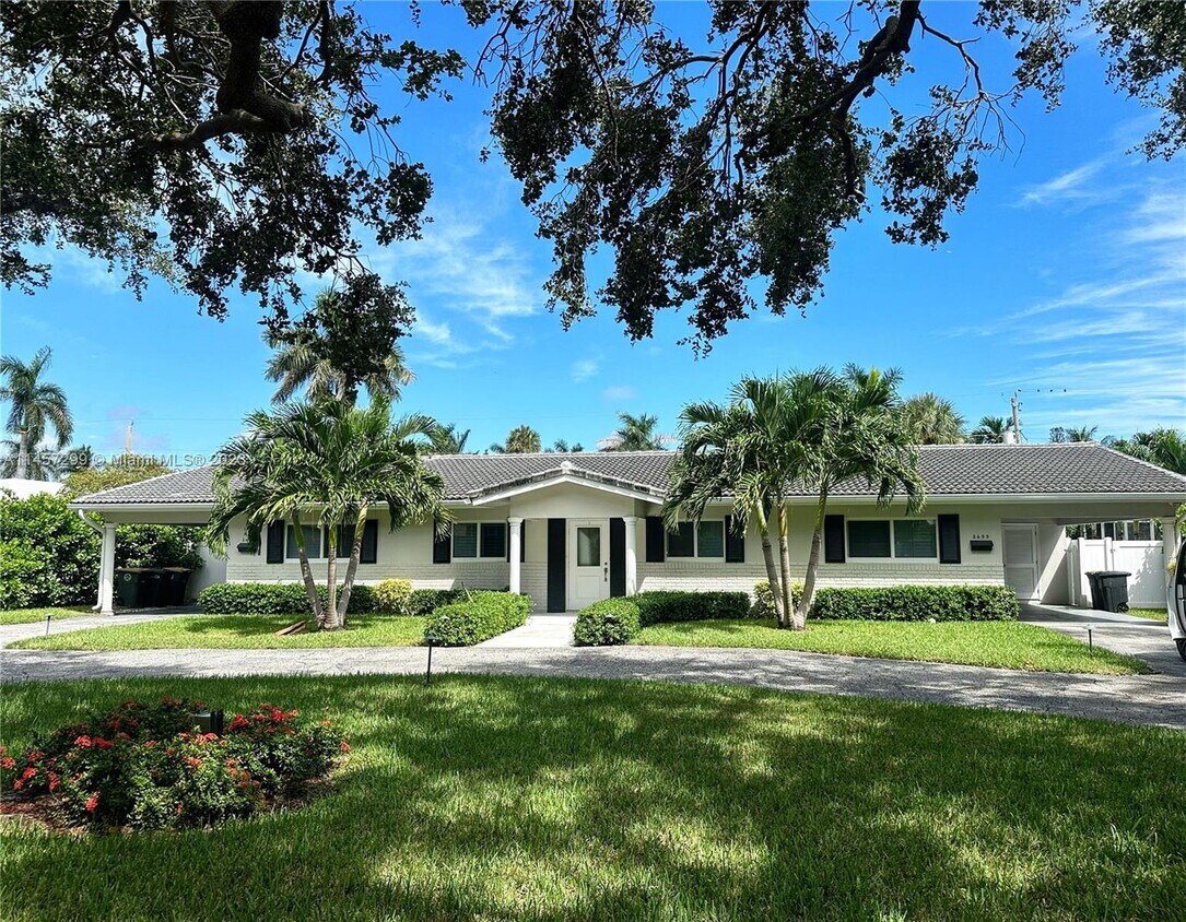 Foto principal - 2655 NE 27th St