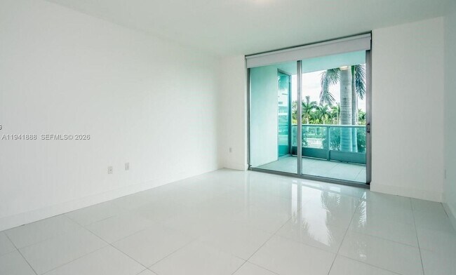 Building Photo - 900 Biscayne Blvd