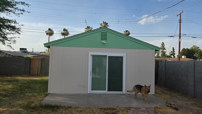 Building Photo - 1330 W 15th St