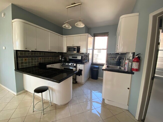 Foto del edificio - 6009 Boulevard E