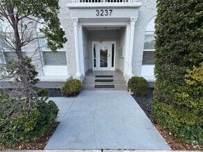 Building Photo - 3237 SW 4th St